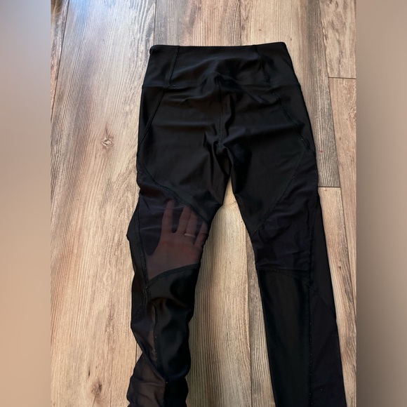 Women’s Under Armour Compression Leggings With Mesh Size Small - Picture 4 of 7